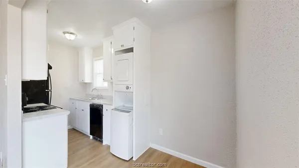 $900 | 806 Oran Circle, Unit F, Bryan, TX 77801