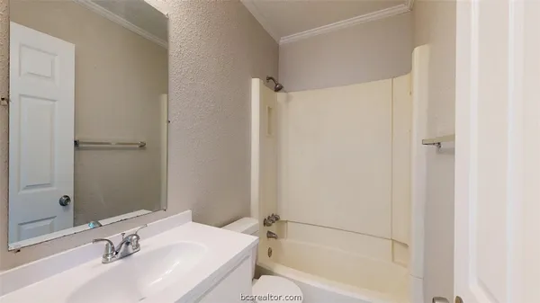 $900 | 806 Oran Circle, Unit F, Bryan, TX 77801