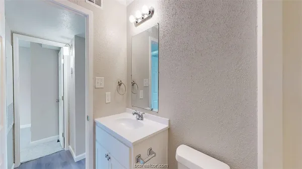 $900 | 806 Oran Circle, Unit F, Bryan, TX 77801