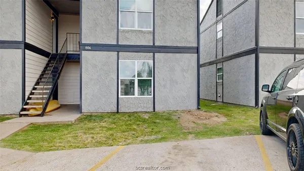 $900 | 806 Oran Circle, Unit F, Bryan, TX 77801