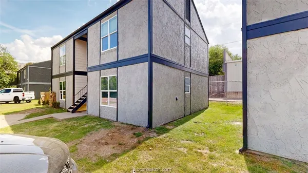 $900 | 806 Oran Circle, Unit F, Bryan, TX 77801