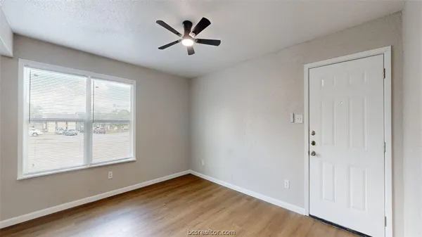 $900 | 806 Oran Circle, Unit F, Bryan, TX 77801