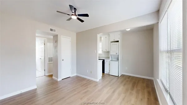 $900 | 806 Oran Circle, Unit F, Bryan, TX 77801