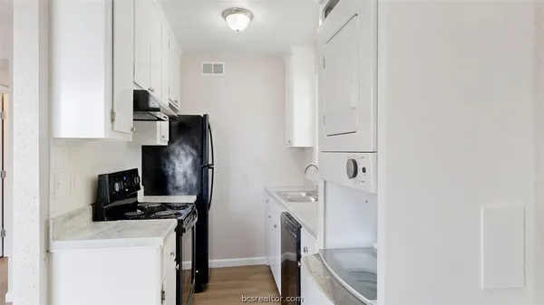 $900 | 806 Oran Circle, Unit F, Bryan, TX 77801