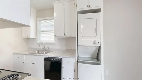 $900 | 806 Oran Circle, Unit F, Bryan, TX 77801