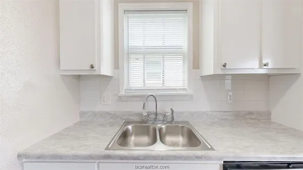 $900 | 806 Oran Circle, Unit F, Bryan, TX 77801