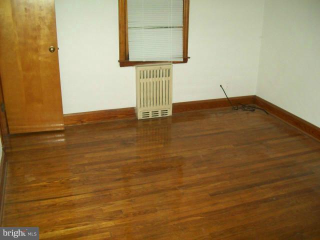 923 Sue Grove Road Baltimore, MD 21221 - Photo 2 of 10 Living Room
