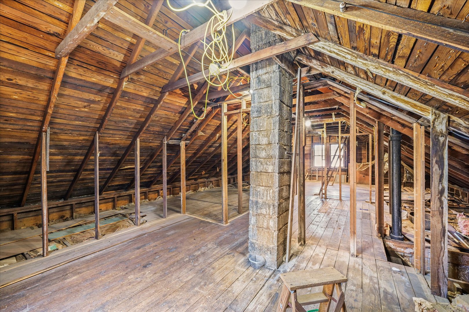 1011 West Vine Street Champaign, IL 61821 - Photo 16 of 19 a view of a balcony with wooden floor