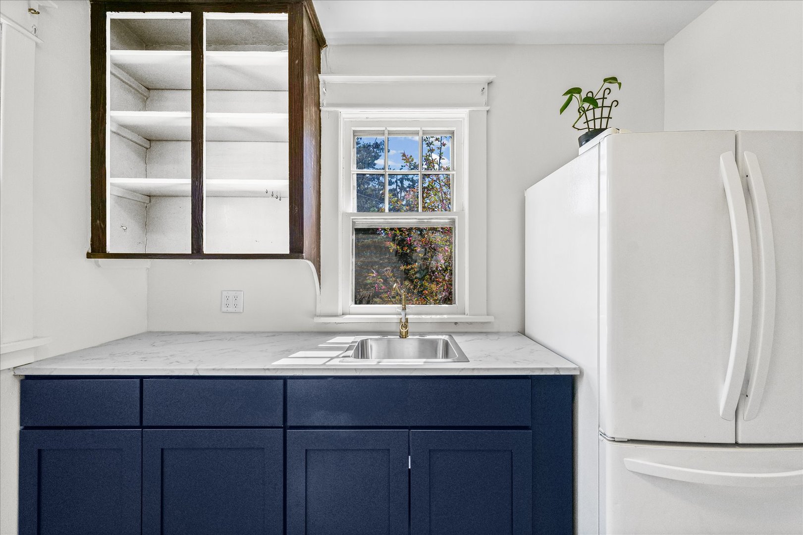 1011 West Vine Street Champaign, IL 61821 - Photo 4 of 19 a bathroom with a sink and a mirror