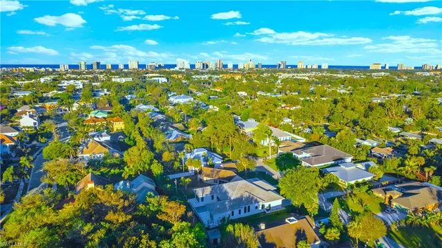 a view of an outdoor space