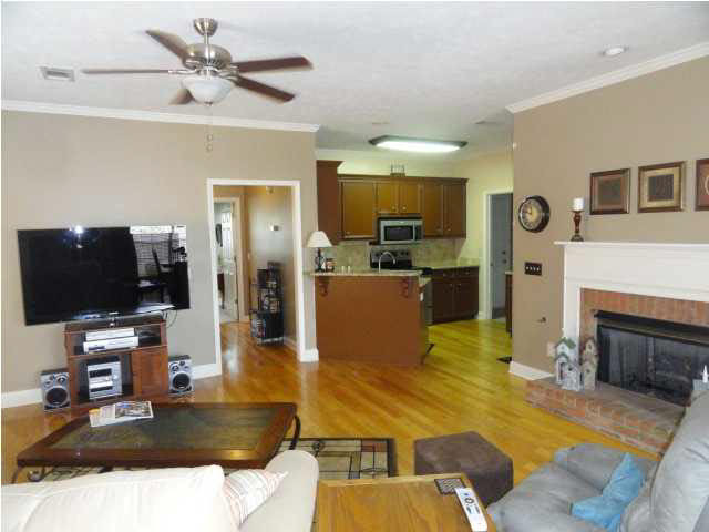 310 Creston Court Ridgeland, MS 39157 - Photo 5 of 18 Large den with fireplace