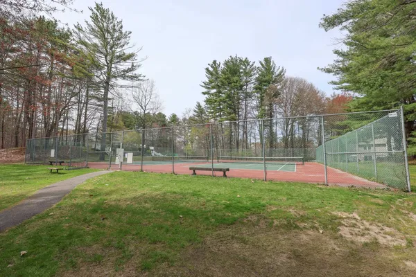 $425,000 | 38 Winterwood Drive, Londonderry, NH 03053