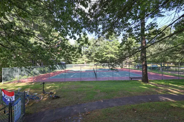 $425,000 | 38 Winterwood Drive, Londonderry, NH 03053