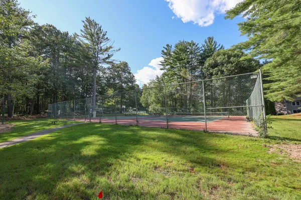 $425,000 | 38 Winterwood Drive, Londonderry, NH 03053