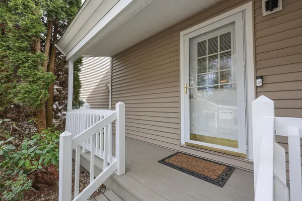 $425,000 | 38 Winterwood Drive, Londonderry, NH 03053