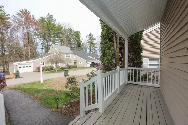 $425,000 | 38 Winterwood Drive, Londonderry, NH 03053