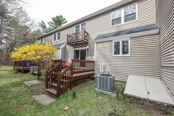 $425,000 | 38 Winterwood Drive, Londonderry, NH 03053