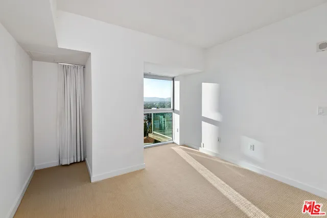 $4,395 | 13700 Marina Pointe Drive, Unit 909, Marina del Rey, CA 90292