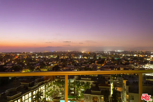 $4,395 | 13700 Marina Pointe Drive, Unit 909, Marina del Rey, CA 90292