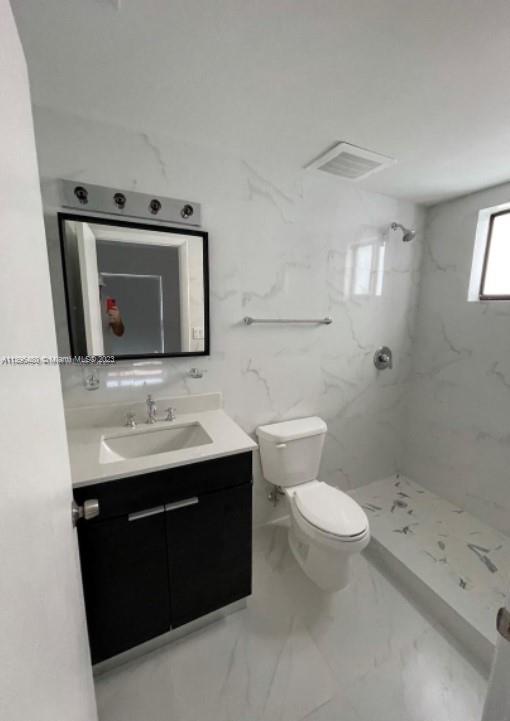 423 East 27th Street, Unit 101 Hialeah, FL 33013 - Photo 3 of 9 a bathroom with a sink toilet and mirror