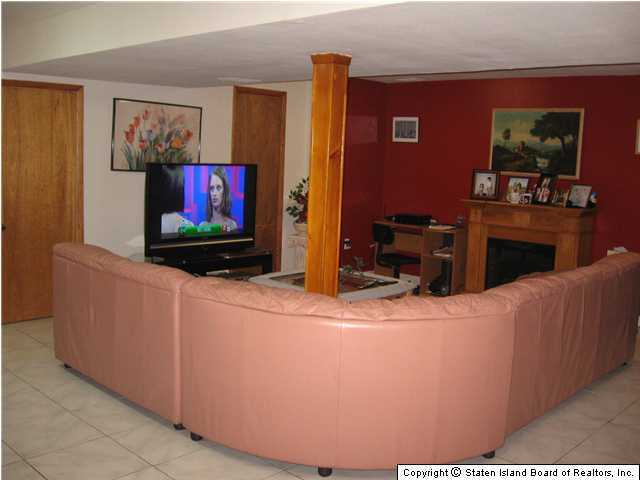 27 Bascom Place Staten Island, NY 10314 - Photo 11 of 13 Additional Photo