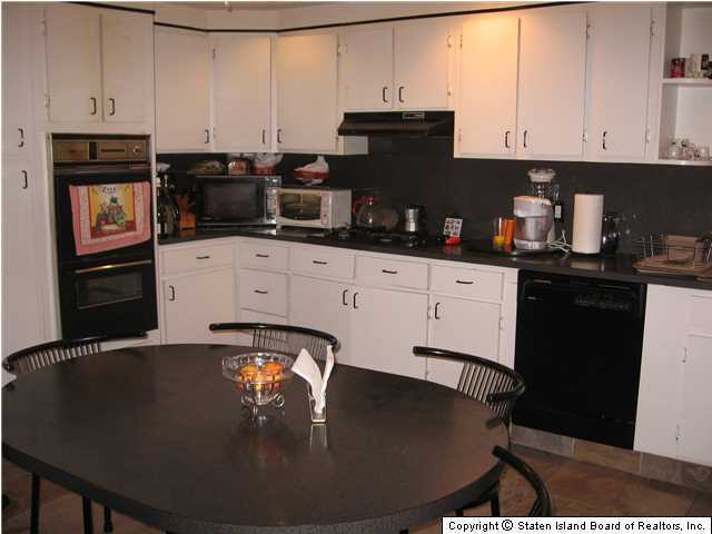 27 Bascom Place Staten Island, NY 10314 - Photo 12 of 13 Additional Photo