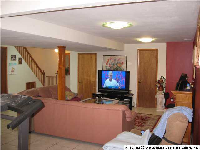 27 Bascom Place Staten Island, NY 10314 - Photo 13 of 13 Additional Photo