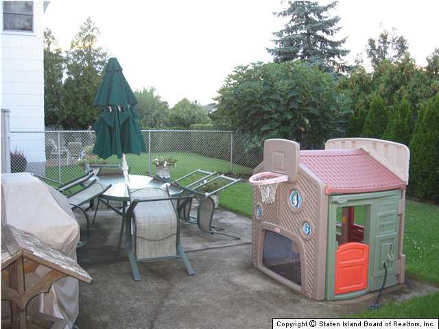 27 Bascom Place Staten Island, NY 10314 - Photo 4 of 13 Additional Photo