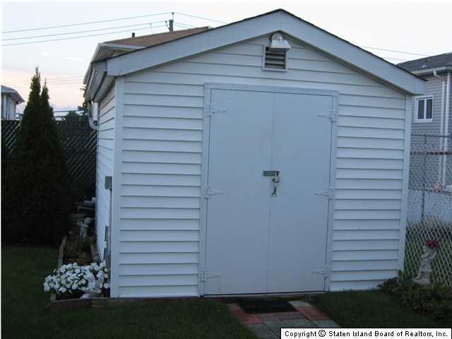 27 Bascom Place Staten Island, NY 10314 - Photo 5 of 13 Additional Photo