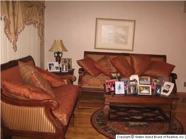 27 Bascom Place Staten Island, NY 10314 - Photo 6 of 13 Additional Photo