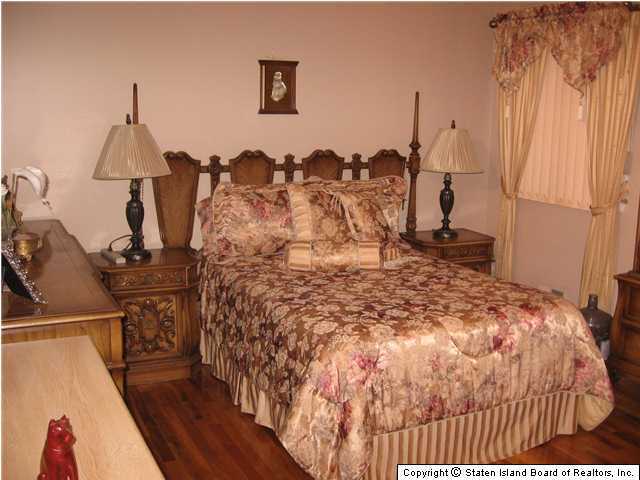 27 Bascom Place Staten Island, NY 10314 - Photo 9 of 13 Additional Photo