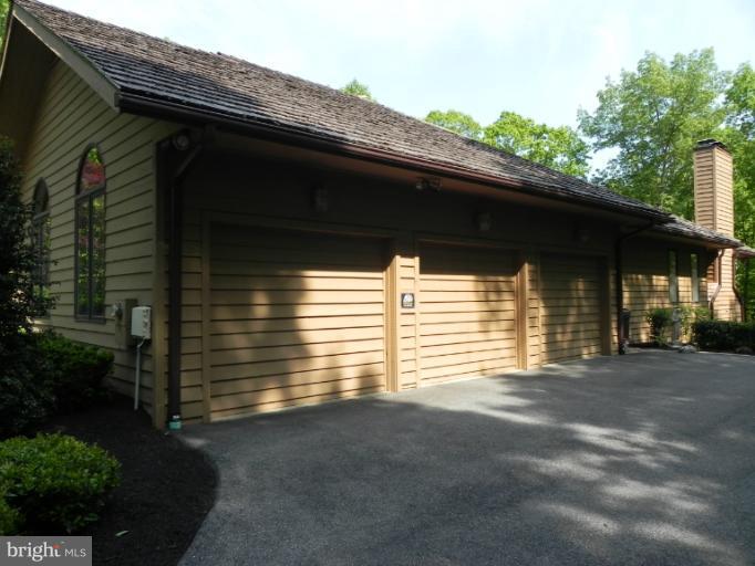 1625 Wyatts Ridge Road Crownsville, MD 21032 - Photo 29 of 30 Three car side load garage