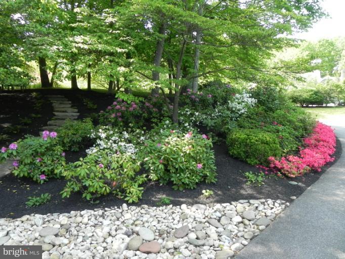 1625 Wyatts Ridge Road Crownsville, MD 21032 - Photo 4 of 30 Professional landscaping w/ sprinkler system