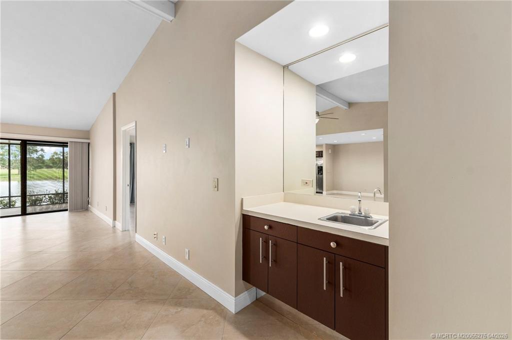 3281 Southwest Bobalink Way Palm City, FL 34990 - Photo 12 of 45 Wet bar.