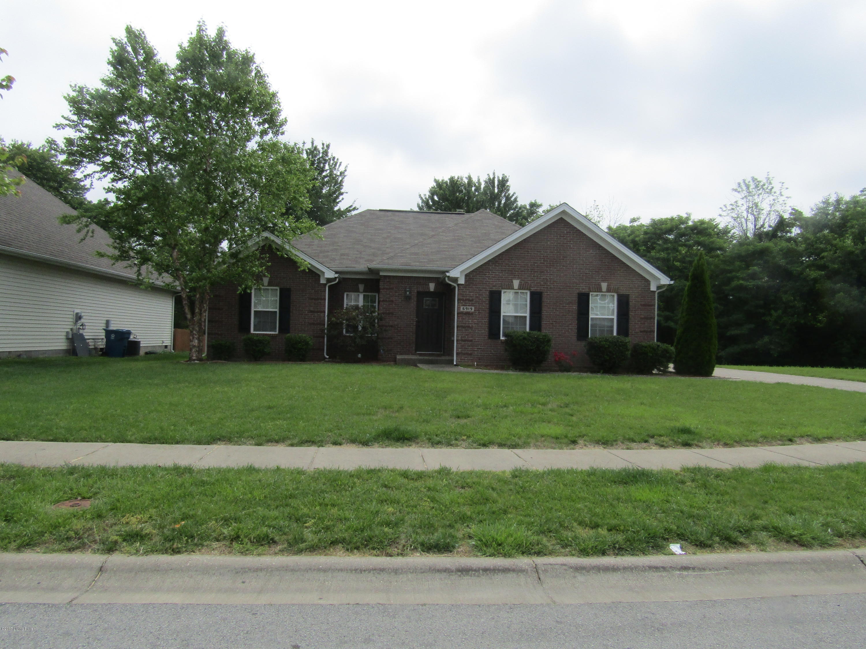 6919 Fernview Road Louisville, KY 40291 - Photo 1 of 16 IMG_0105