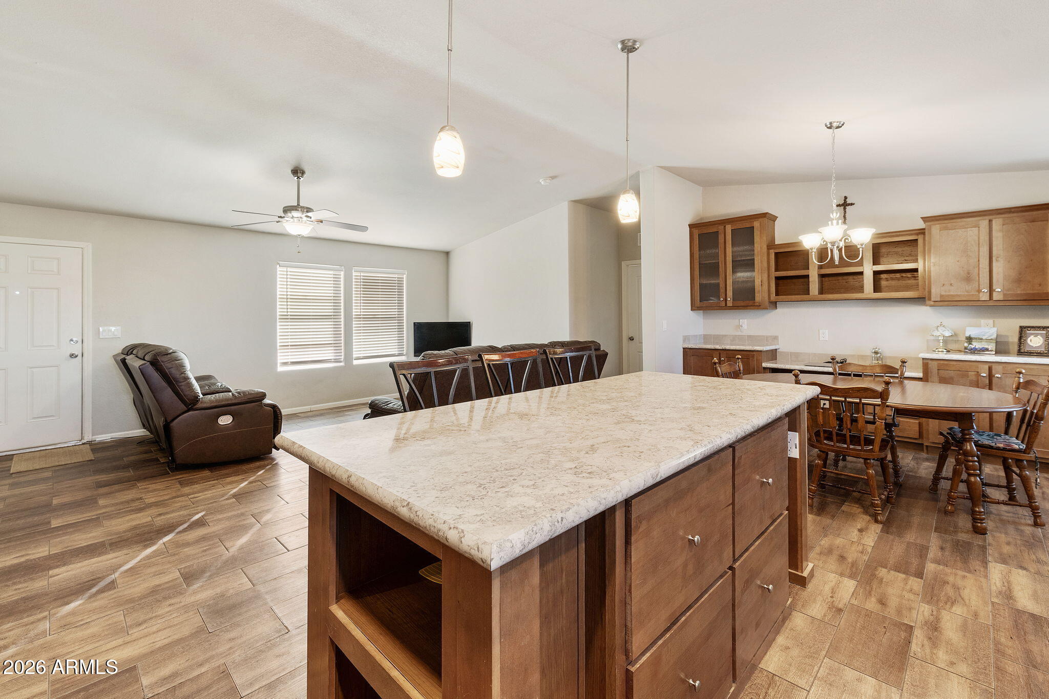 775 North Hilton Road Apache Junction, AZ 85119 - Photo 11 of 43 47-web-or-mls-dlb_4598-dlb_4602