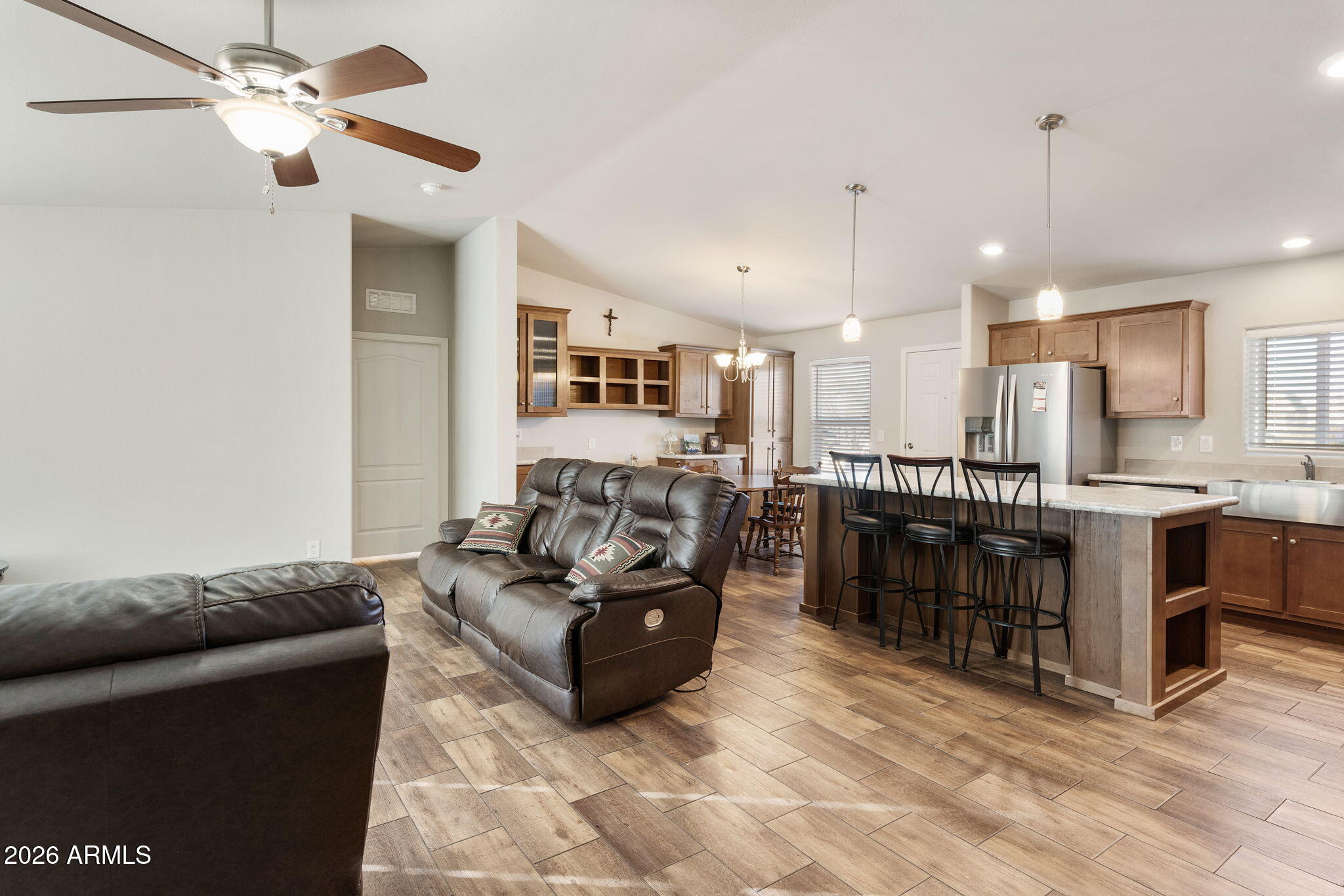 775 North Hilton Road Apache Junction, AZ 85119 - Photo 12 of 43 46-web-or-mls-dlb_4593-dlb_4597