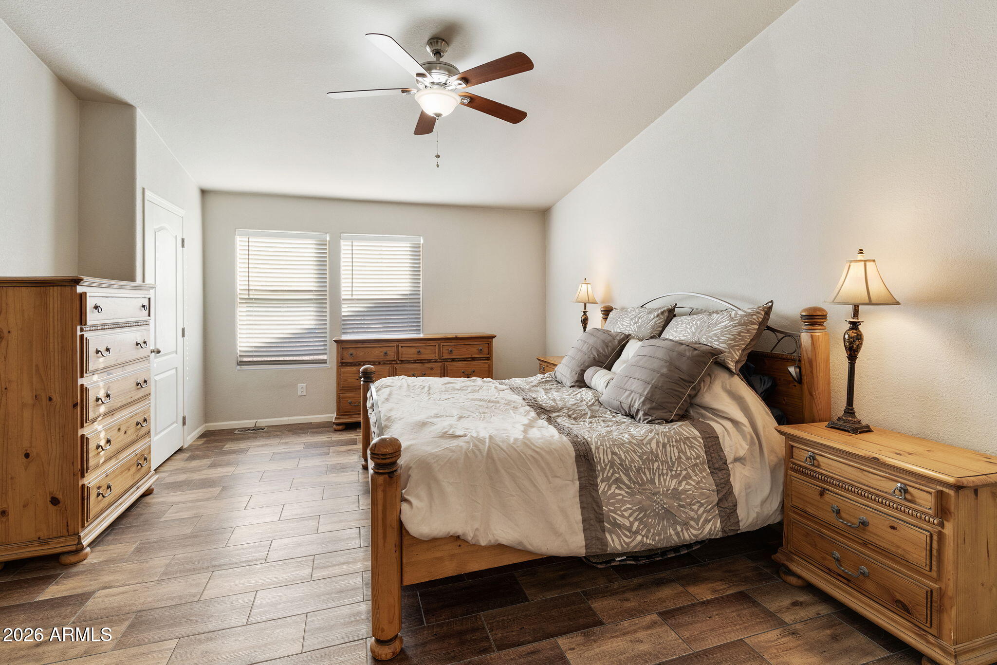 775 North Hilton Road Apache Junction, AZ 85119 - Photo 15 of 43 40-web-or-mls-dlb_4563-dlb_4567