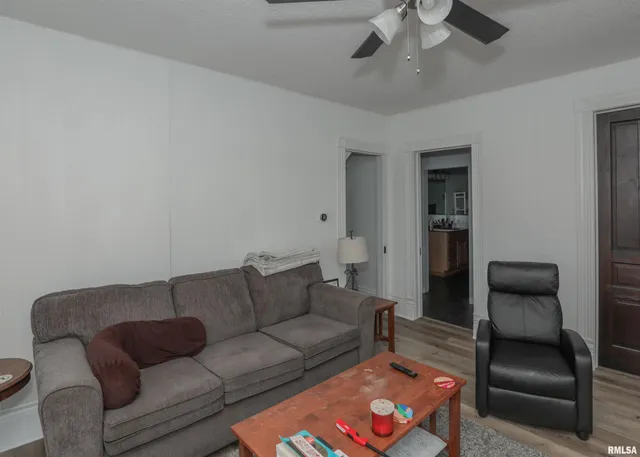 $176,900 | 335 South Stewart Street, Geneseo, IL 61254