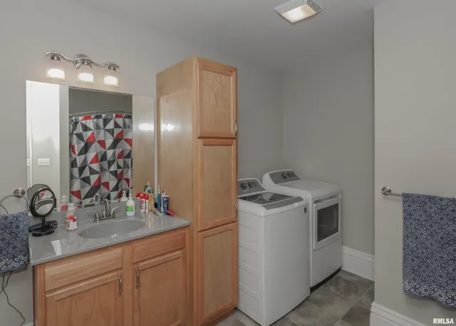 $176,900 | 335 South Stewart Street, Geneseo, IL 61254