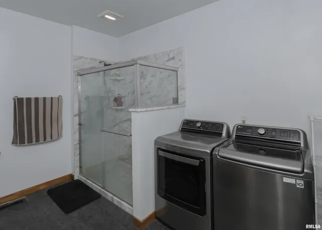 $176,900 | 335 South Stewart Street, Geneseo, IL 61254