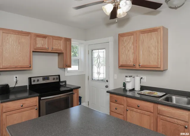 $176,900 | 335 South Stewart Street, Geneseo, IL 61254