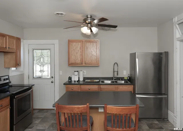 $176,900 | 335 South Stewart Street, Geneseo, IL 61254