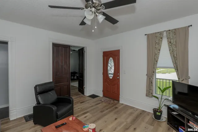 $176,900 | 335 South Stewart Street, Geneseo, IL 61254