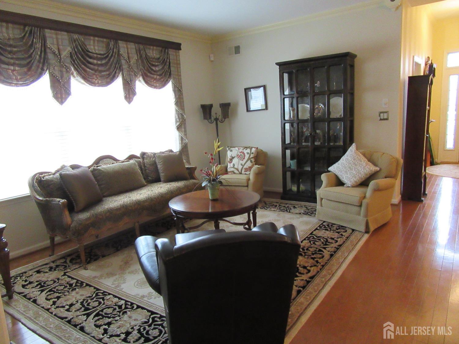 114 Orleans Road Monroe Township, NJ 08831 - Photo 6 of 22 a living room with furniture bathtub and a rug