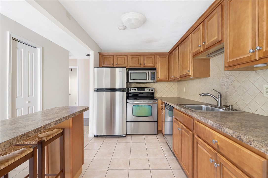 400 New River Road, Unit 202 Lincoln, RI 02838 - Photo 8 of 34 Kitchen