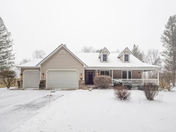 $516,500 | 47178 Woodfield Drive, Mattawan, MI 49071