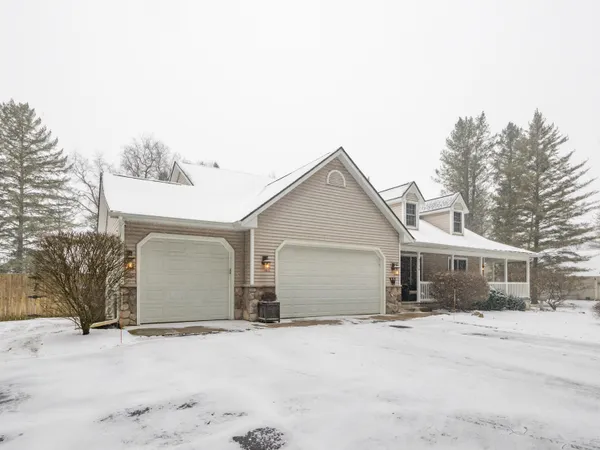 $516,500 | 47178 Woodfield Drive, Mattawan, MI 49071