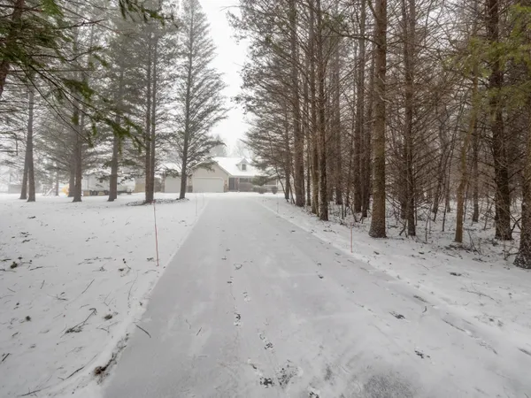 $516,500 | 47178 Woodfield Drive, Mattawan, MI 49071
