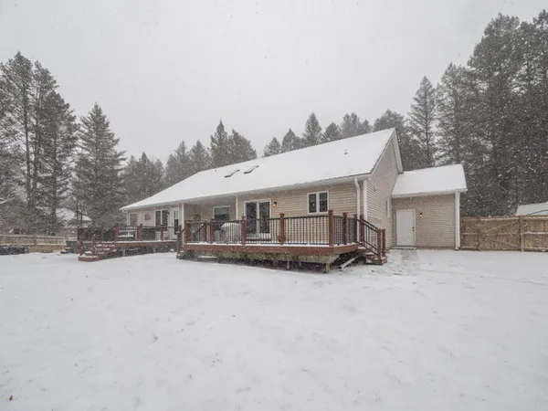 $516,500 | 47178 Woodfield Drive, Mattawan, MI 49071